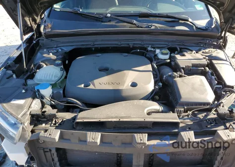 2021 Volvo Xc40 T5 Momentum z USA, uszkodzony, nr VIN YV4162UK6M2561305